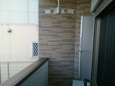 【バルコニー】 | ラ・ポート門真 | 外からの目が気にならないバルコニーで洗濯物が干せます