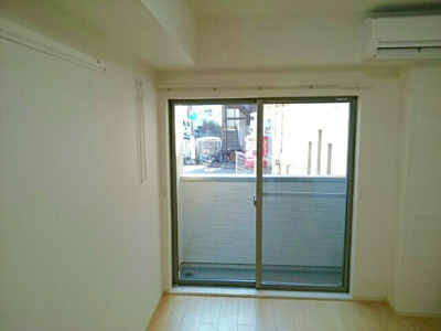 【居間・リビング】 | ラ・ポート門真 | 明るい色調の室内です