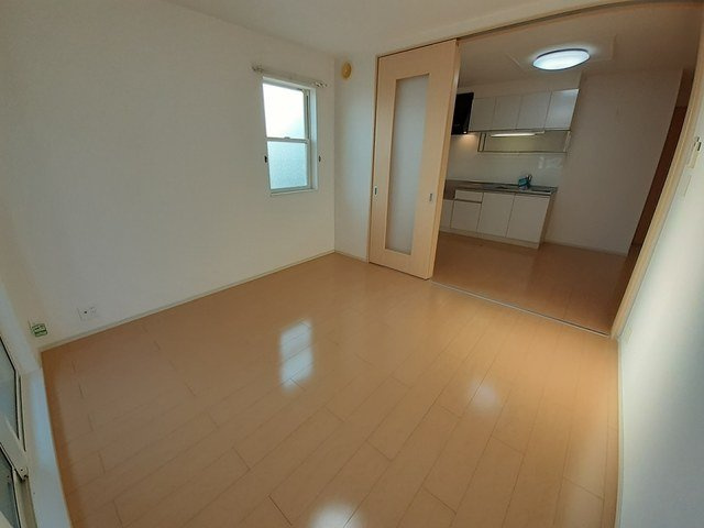 サンライト宗像ⅡＢの居間・リビング|ゆったり過ごせる居間です