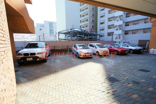 アビテ21【10,000円キャッシュバック対象物件】の駐車場|駐車場に車を止められます
