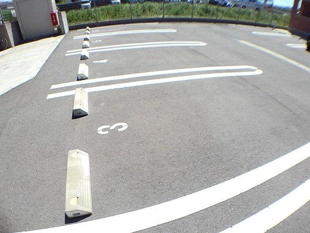 ミルト立花Ⅴの駐車場|駐車場があります