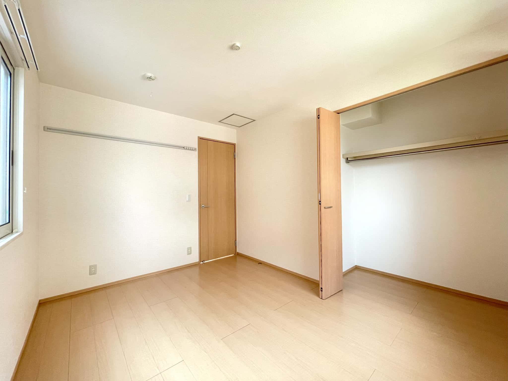 サンオークヒルズの寝室|※左右反転タイプ・別室の写真になります。