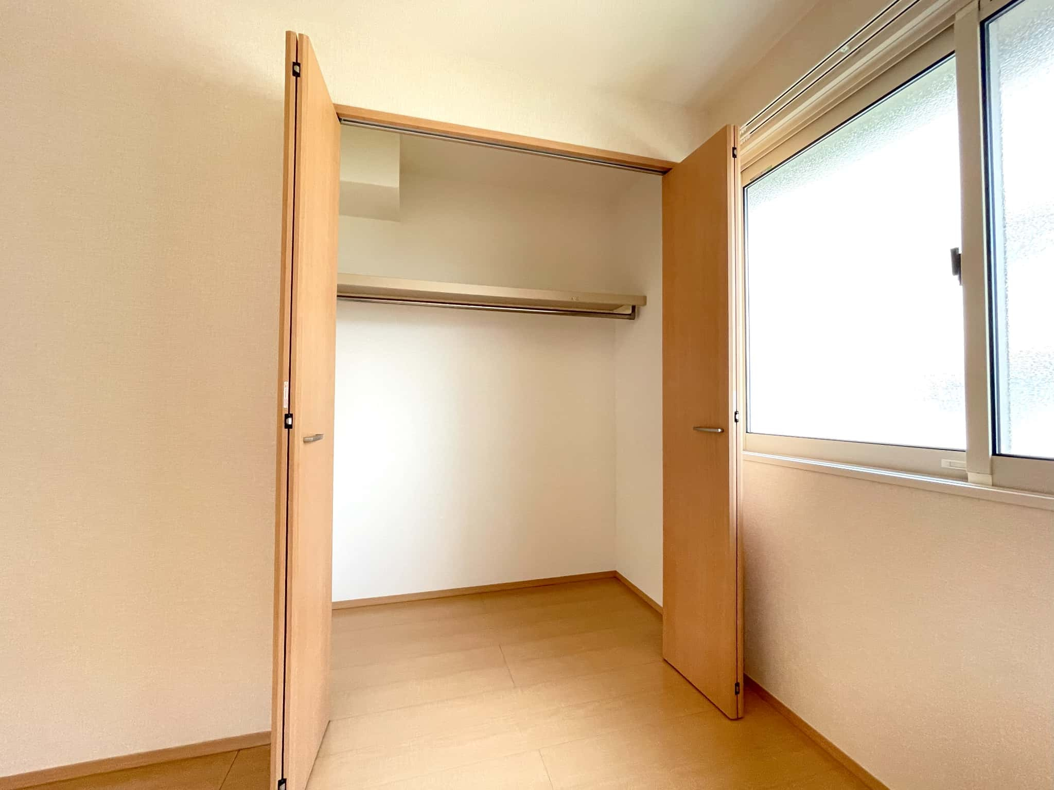 サンオークヒルズの収納|※左右反転タイプ・別室の写真になります。