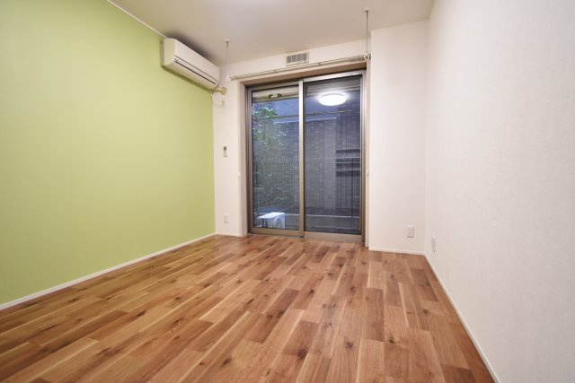 ネスト甲子園の居間・リビング