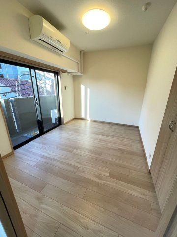 ルーブル王子本町の居間・リビング