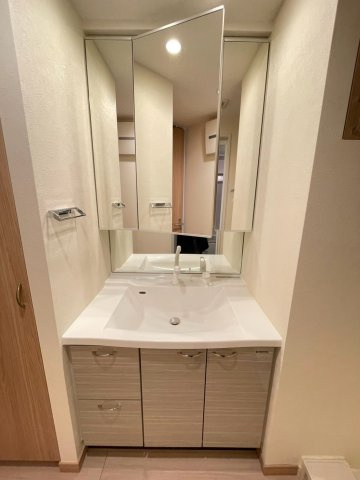 ルーブル王子本町の洗面所