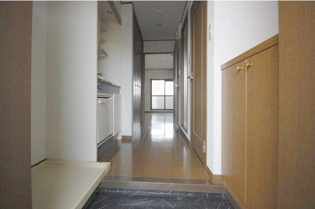 西新ヴィンテージの玄関