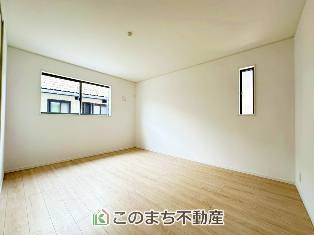 CRADLEGARDEN宇都宮市大塚町第3の洋室|洋室はお手入れのしやすいフローリング仕様です。普段はフロアモップなどを使って、簡単にお掃除していただけます◎
