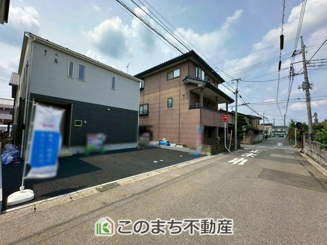 CRADLEGARDEN宇都宮市大塚町第3の前面道路含む現地写真|前面道路は交通量が少なく、運転が苦手な方でも落ち着いて出し入れ出来ます☆
