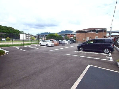 【駐車場】 | サンデリアーナⅢ　Ａ | 駐車場に車を止められます