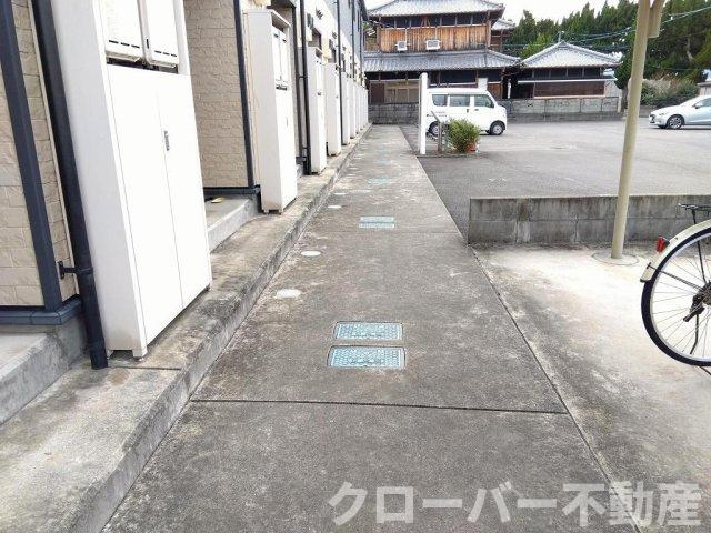 レオパレスサンクローバーの駐車場