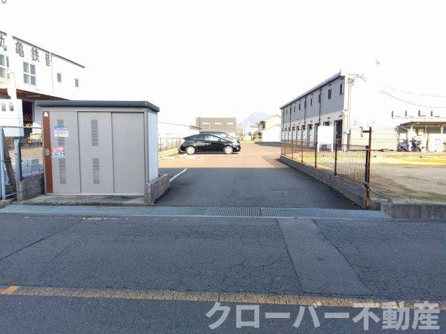 レオパレスシュトラールの駐車場