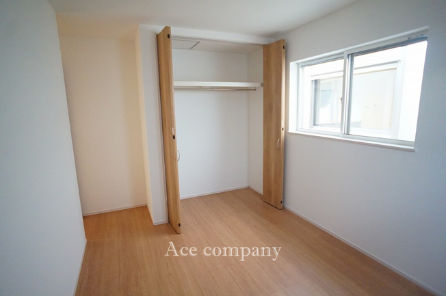 【子供部屋】 | 東大阪市鴻池町1丁目　【1号棟/全2棟】 | 【2階：洋室6.5帖】クローゼット完備です♪