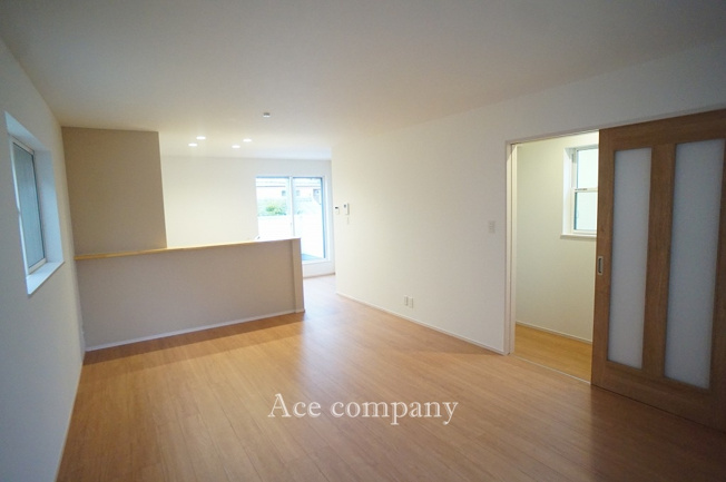 【居間・リビング】 | 東大阪市鴻池町1丁目　【2号棟/全2棟】 | 【LDK：ゆったり18帖♪】