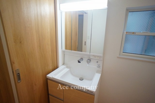 【独立洗面台】 | 東大阪市鴻池町1丁目　【2号棟/全2棟】 | 洗面室に床下収納付きです♪