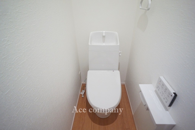 【トイレ】 | 東大阪市鴻池町1丁目　【2号棟/全2棟】 | トイレは1階と2階の２ヶ所に完備☆ともに同仕様のシャワートイレです☆