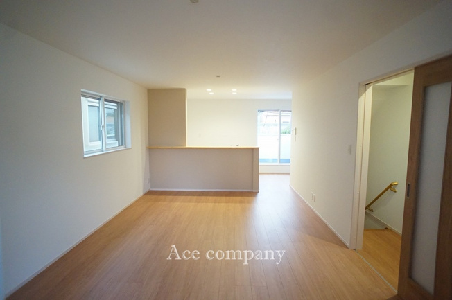 【居間・リビング】 | 東大阪市鴻池町1丁目　【2号棟/全2棟】 | 【LDK：ゆったり18帖♪】