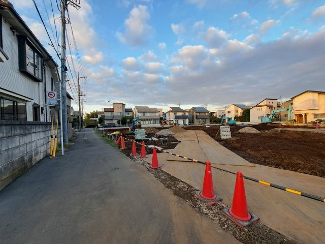 【前面道路含む現地写真】 | 西東京市泉町3丁目　新築一戸建住宅　全16棟　(保谷店) | 緑豊かな住宅地でのびのび子育て
