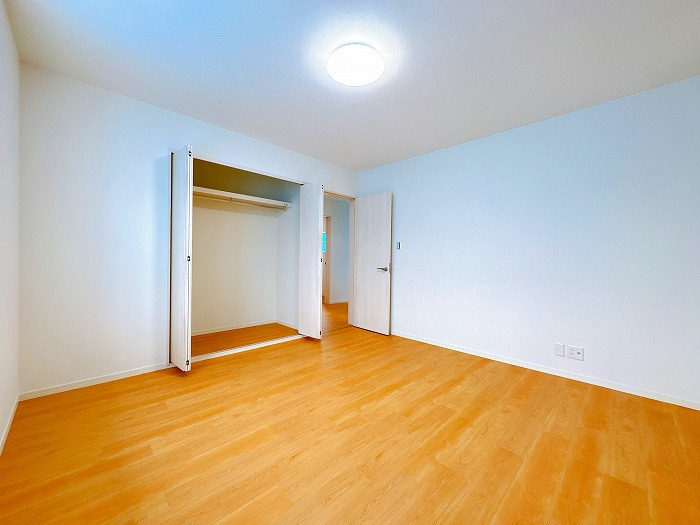 豊田市松平志賀町10-7の洋室