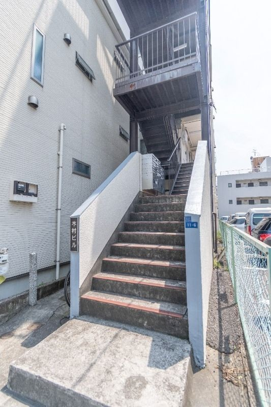 木村ビルのエントランス