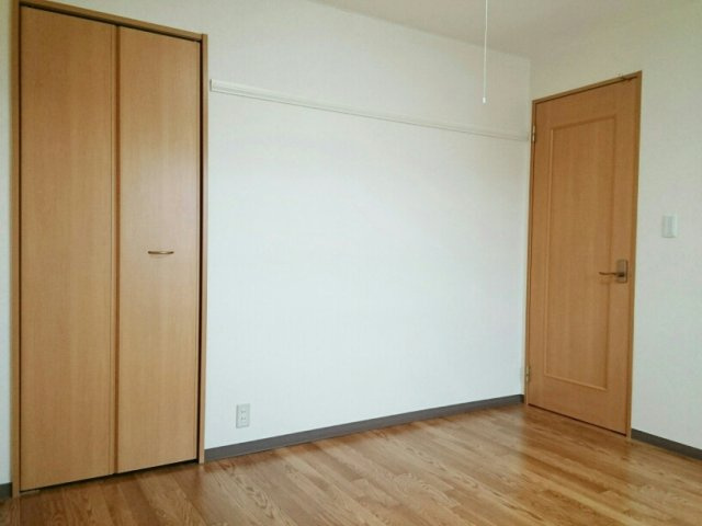 アレッサの内装|明るい色調の室内です