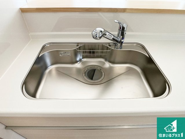 姫路市青山　第8-2期　新築一戸建ての設備|蛇口の先端に浄水器を内蔵しています！原水と浄水、お湯と冷水、シャワーの切替えがワンタッチなので用途によって使い分けられます。