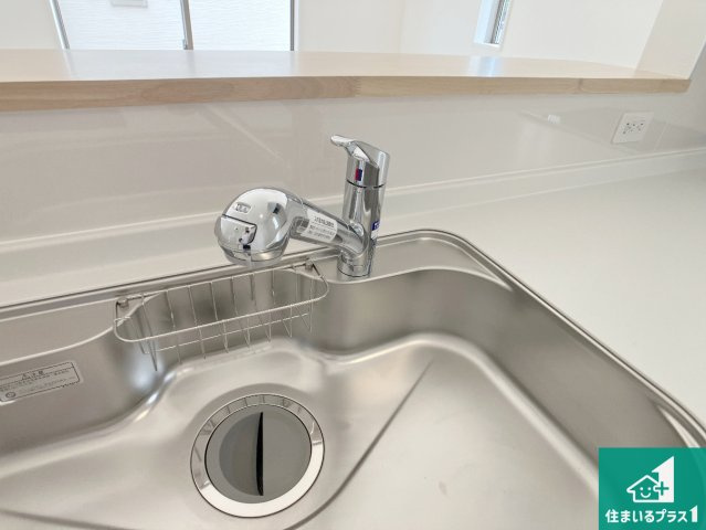 姫路市青山　第8-2期　新築一戸建ての設備|浄水器を内蔵！炊飯時、お茶を作る時に安心してお水を使えます！お湯と冷水、浄水と原水、シャワーの切替えもワンタッチです！