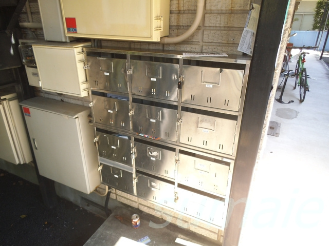 コトー西が丘のロビー|集合ポストタイプです！