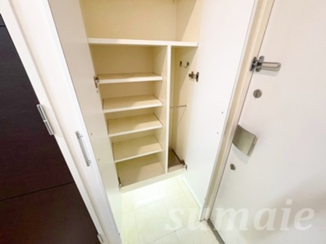 AXIS桜木町の玄関|玄関収納