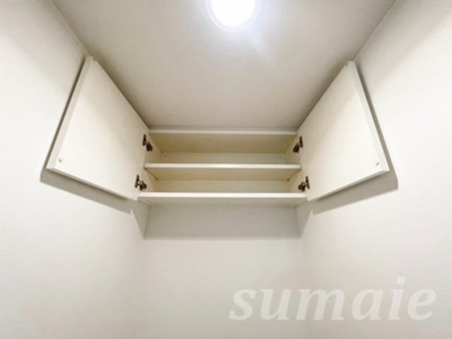 AXIS桜木町のトイレ|トイレ上収納