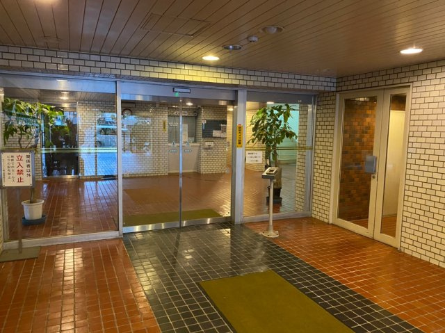 タウンハイツ嵐山のエントランス