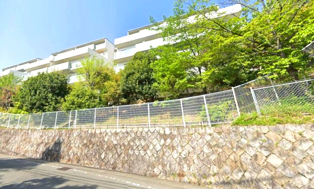 日商岩井芦屋ガーデンヒルズB棟の外観