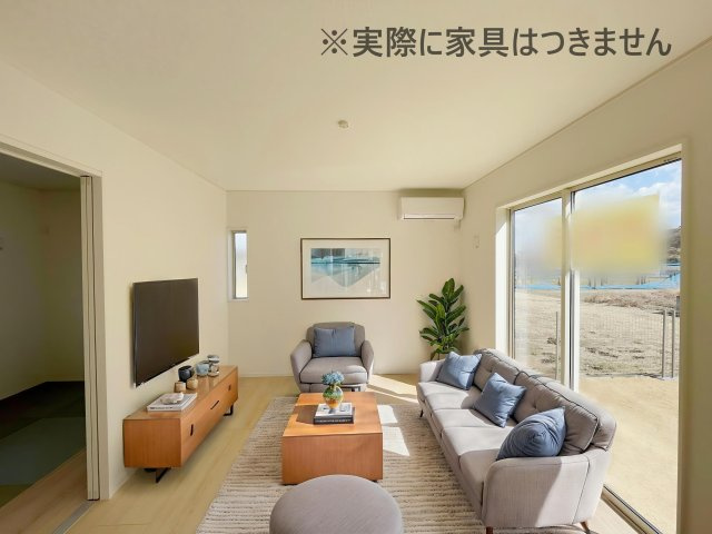新築戸建・新築建売　白河市久田野第14　白河第四小・東北中の居間・リビング|陽当たり良好な暖かなリビングです！嬉しいリビングエアコン付き！