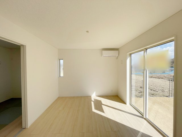 新築戸建・新築建売　白河市久田野第14　白河第四小・東北中の居間・リビング|画像はバーチャルホームステージングの加工による演出で、実際の家具は付きません。