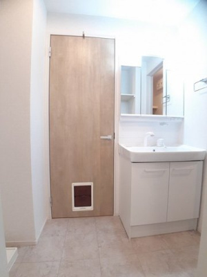 【洗面所】 | プリムローズⅡ | 明るい洗面所です