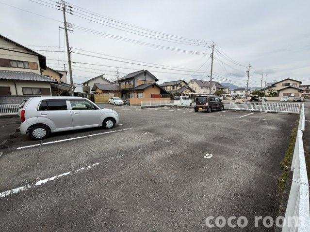 コーポハイブリッジの駐車場
