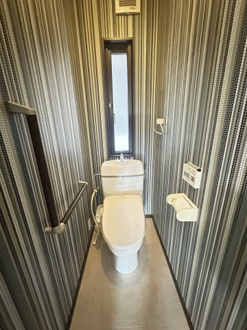 入野町戸建のトイレ