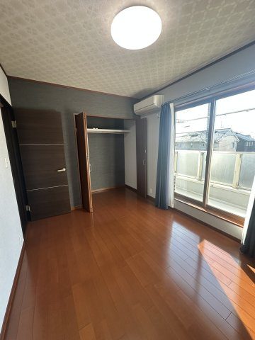 入野町戸建の洋室