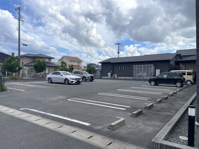 Ｓｈａｒｍ　Ｈａｗｋｓ　Ｂの駐車場