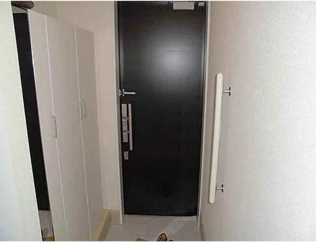 滋賀県栗東市1棟収益売りマンション「栗東駅徒歩7分」「シャーメゾン」の玄関