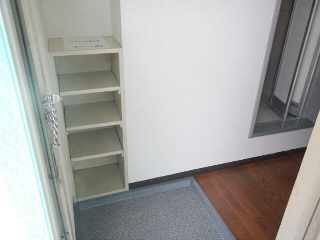 ロイヤルハイツの玄関