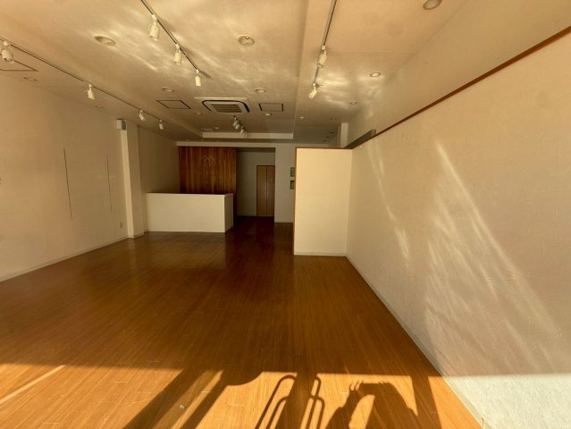 半田ビルの内装