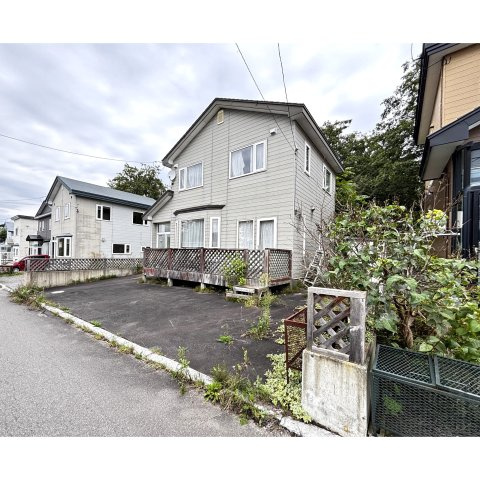 眺望を楽しめます。緑豊かな静寂の街…陣川町。陣川町中古住宅の外観