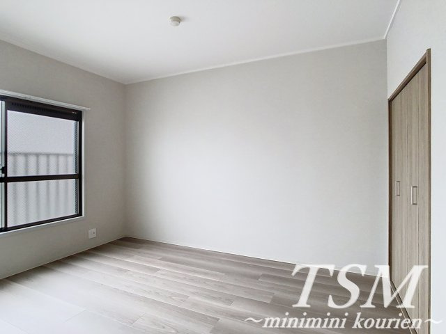 オリエントレジデンス末広町の洋室