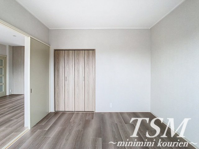 オリエントレジデンス末広町の洋室