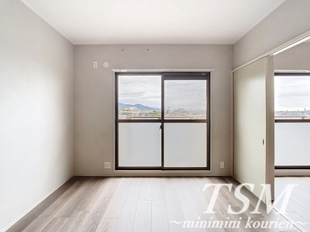 オリエントレジデンス末広町の洋室