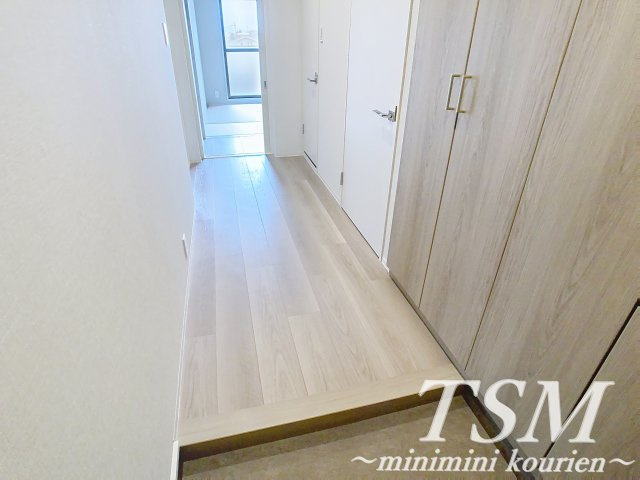 オリエントレジデンス末広町の玄関