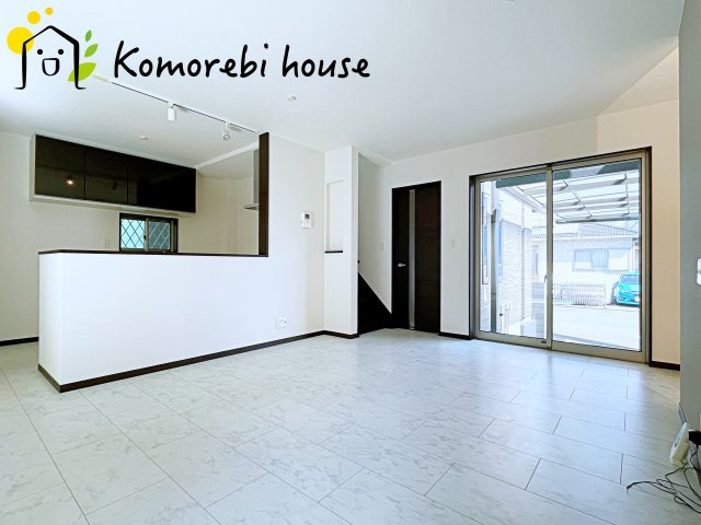 桶川市下日出谷西1丁目　中古一戸建ての居間・リビング|ゆったり過ごせる居間です