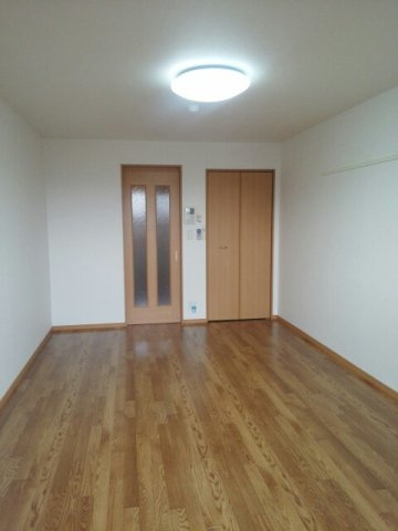 宇部市野原１丁目の賃貸マンションの内装