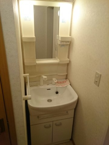 宇部市大字妻崎開作のアパートの洗面所